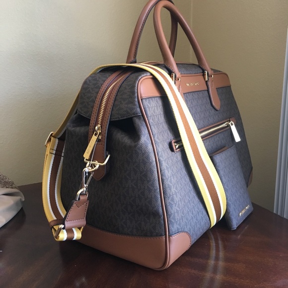 Michael kors travel bag luggage with passport case - Picture 3 of 8